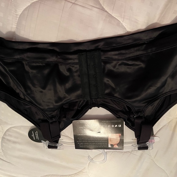 Bali Smooth Back, Lightly Line, Black 44D - Picture 2 of 2